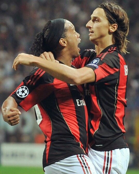 Piłkarski Komplet Strój Dziecięcy AC Milan 2010/2011 Home Retro