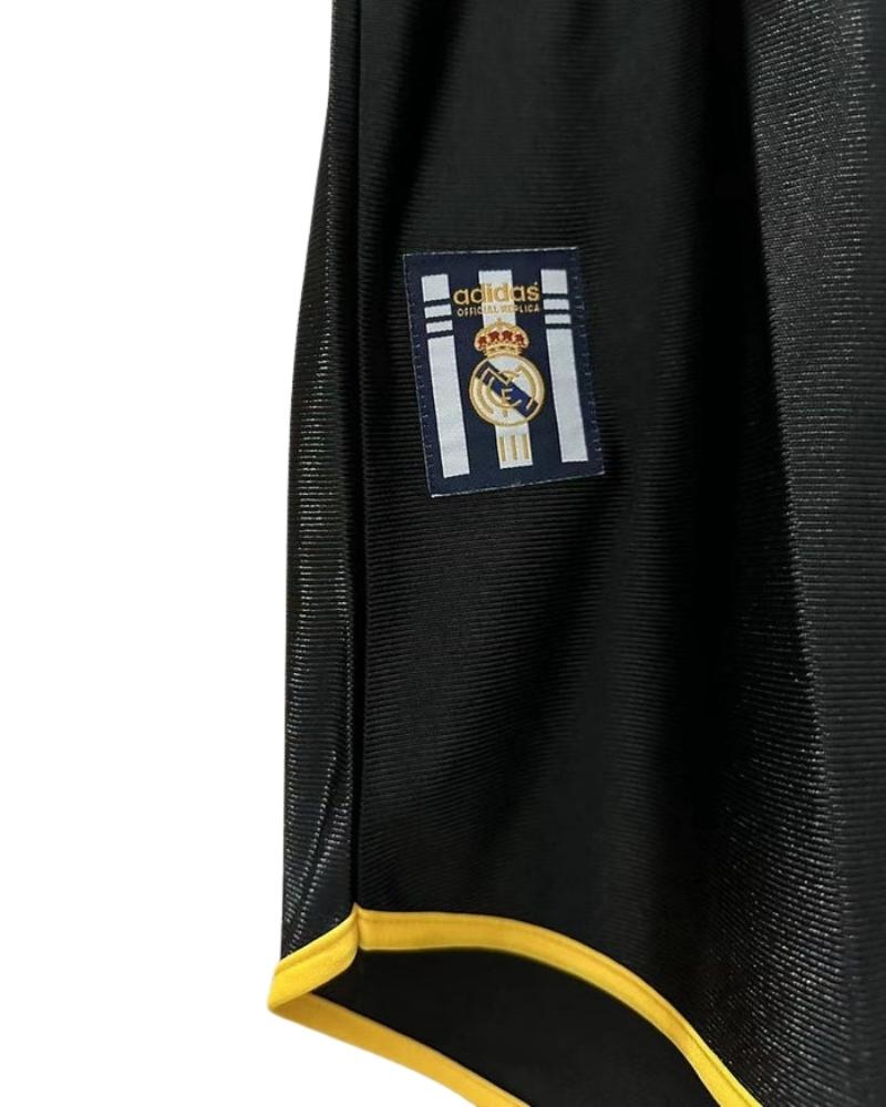 Koszulka_Pikarska_Real_Madryt_19992000_UCL_Final_Retro